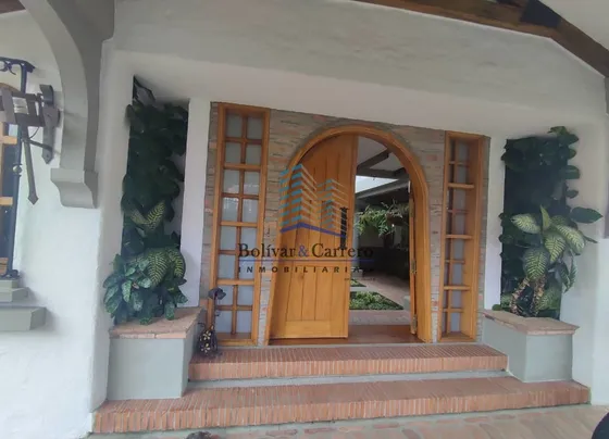 Se Vende Con Un Estilo Mediterraneo Hermosa Quinta Codigo: B&c0-443+