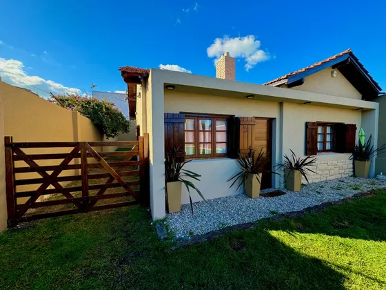 Casa Cabaña Duplex A 350 Metros Del Mar, En Lo Mejor De Punta Mogotes. Vacaciona Con Excelente Ubicacion, Seguridad, Tranquilidad, Inmenso Parque Y Todo Para Vos, No Compartís Con Otras Propiedades. 