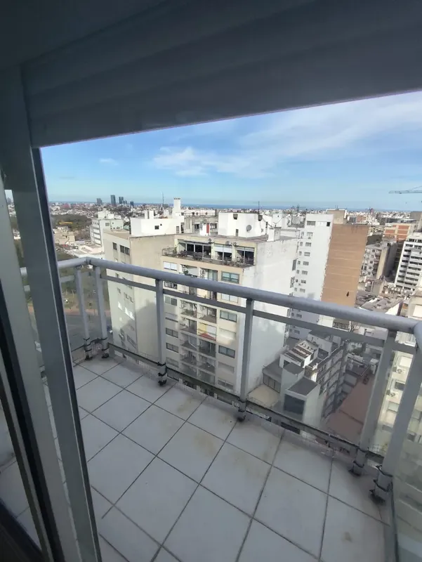 A Pasos De Tres Cruces, Al Frente Piso Alto! · Foto 1