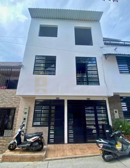 ¡inversión Rentable En Girardot! Casa Con 3 Aptos Independientes + Sótano 