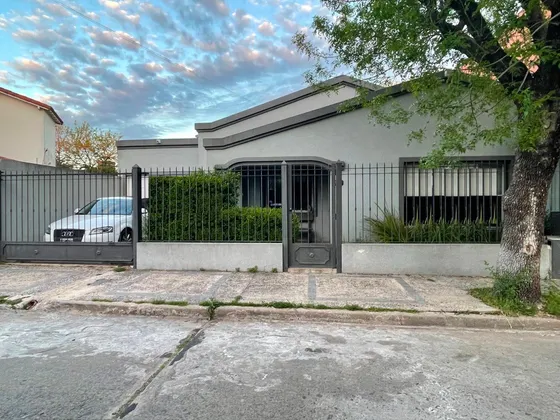 Venta Casa Castelar 4 Ambientes