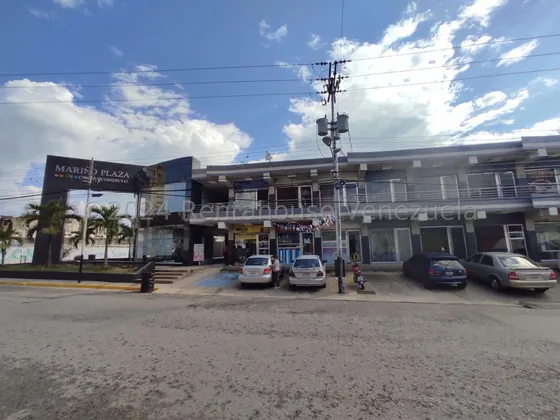 Practico Y Funcional Local Comercial En Un Centro Comercial De Nueva Data 24-28115 Irrr