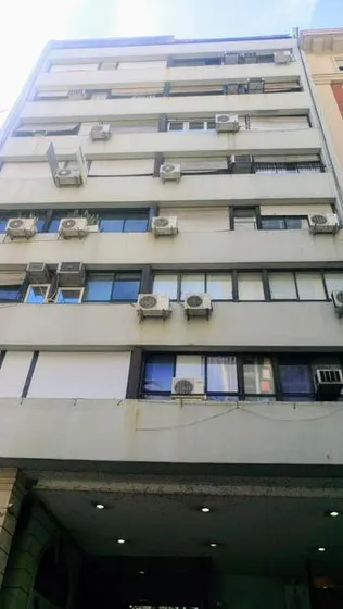 Oficina Retasada Venta Piso 8 Contrafr  Luz Impecable En Galeria Del Este 51m2