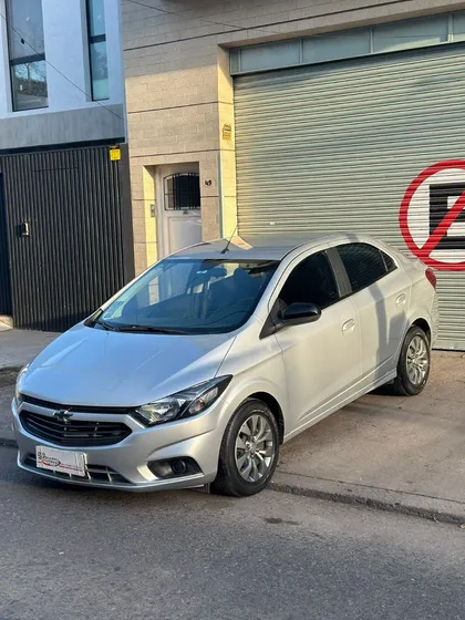 Chevrolet Onix Plus 1.4 Black Edition