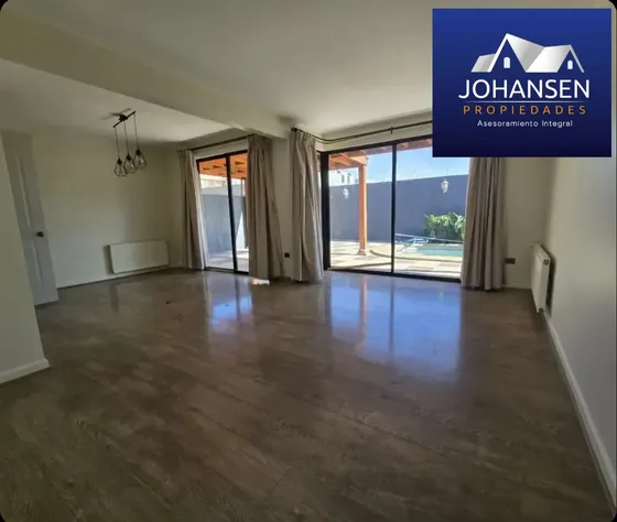 Casa Arriendo 4 D 3 B Condominio Huechuraba, Colegio Lincoln