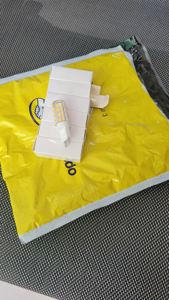 Lâmpada LED Halopin G9 7W em lustre moderno