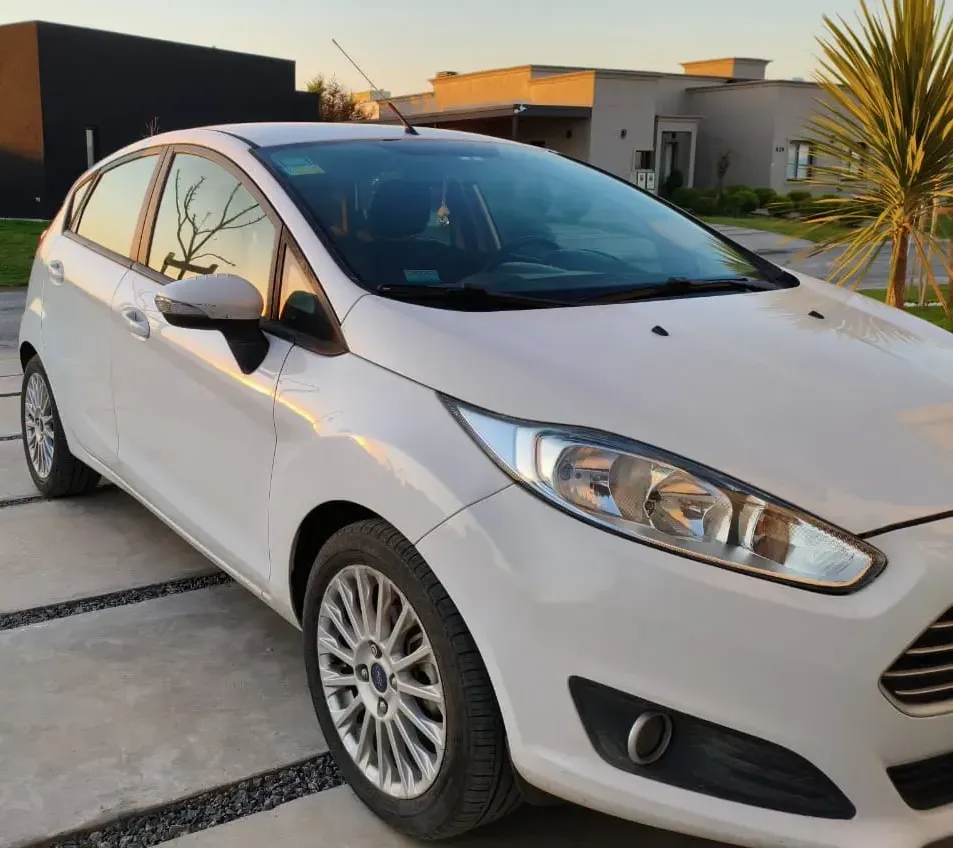 Ford Fiesta, 2017, 24.000 Km. Cubiertas Nuevas