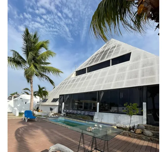Casa Con Un Diseño Al Estilo Piramides Unico  Residencia Las Villas Lecheria 