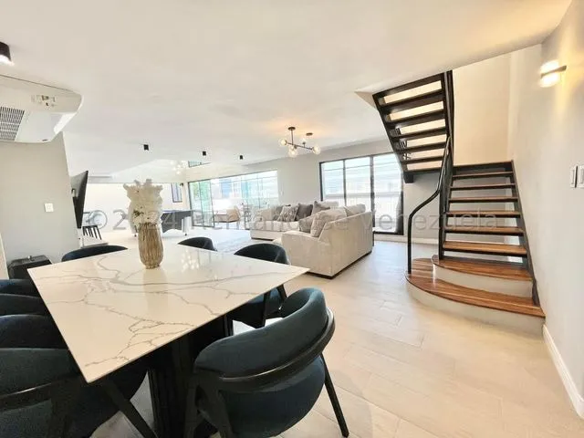 Bellisimo, Moderno, Remodelado Y Con Excelente Vista. 25-12621