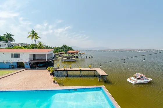 Casa En Venta En Colonia Tequesquitengo, Jojutla, Morelos