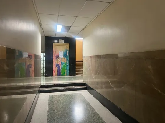 Vende Apto Con Patio Y Área De Terraza.. ( Actualmente Convertido En Oficina) En El Boulevard De Sabana Grande. A 250 Metros Del Metro.