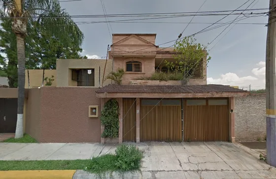 Casa En Venta En Zamora Michoacán. Los Laureles. 