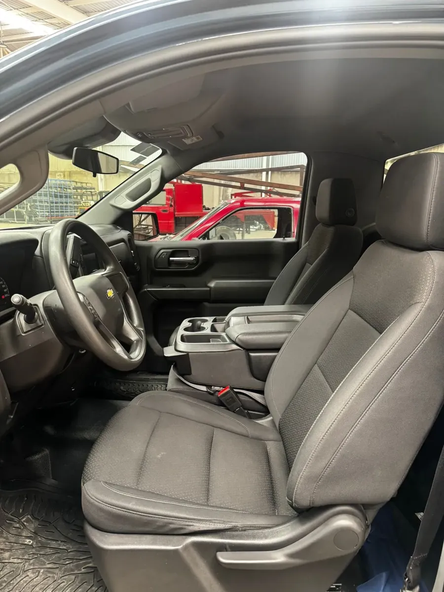 Chevrolet Silverado 2024 5.3 V8 Cabina Regular 4x2 At