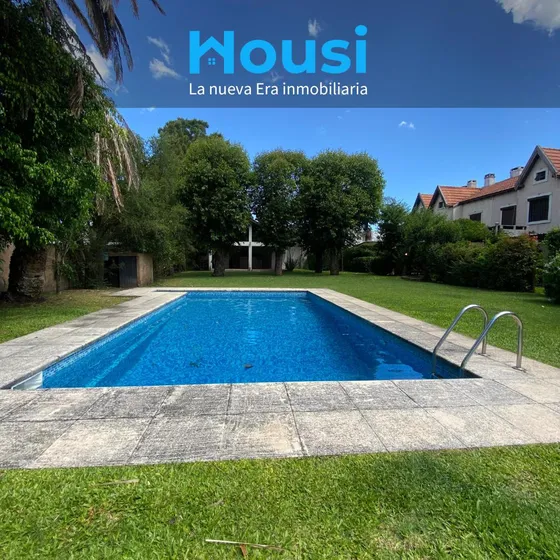 Alquilo Hermosa Casa, 3 Dormitorios, 3 Baños. Con Garaje. Excelente Propiedad En Carrasco Sur.