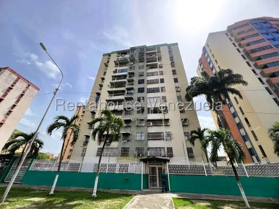 Apartamento En Venta Urb Base Aragua, Maracay 25-23388 Hc