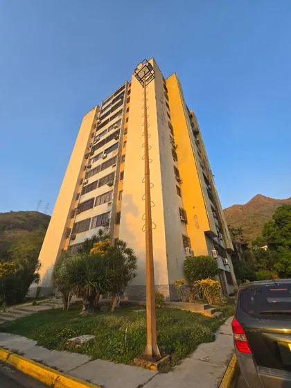 Maritza Lopez Vende Apartamento En Piedras Pintadas, Urbanización Mañongo, Residencia Apamate