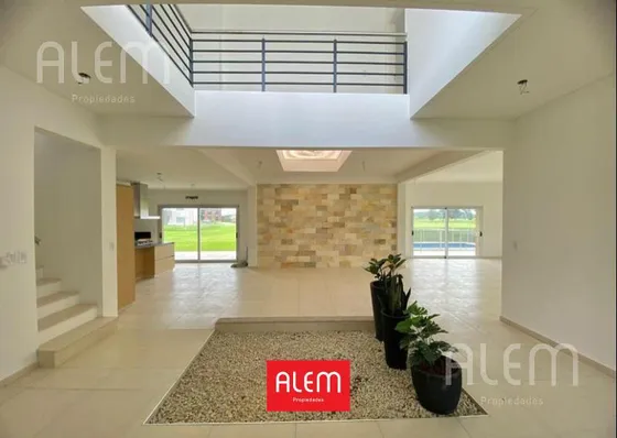 Casa En La Providencia, Canning