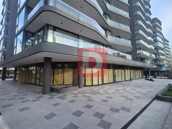 Local Comercial En Arriendo En Las Condes 131 M2 / 130 Uf