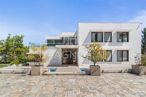Casa En Venta De 11 Dorm. En La Reina