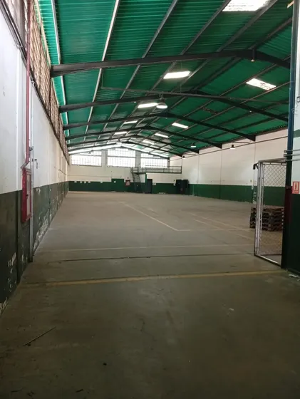 Ez Platinum En Venta / Alquiler Galpón En La Zona Industrial Castillito - San Diego. Código 31-16 Datos Generales: Terreno: 3.010 M2 Construcción Total: 2.829,45 M2 Tipo Y Uso Del Inmueble: Galpón/i