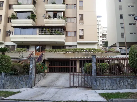 Magnífico Penthouse En Venta Ubicado En Urbanización Terrazas Del Ávila Aym 23-24806
