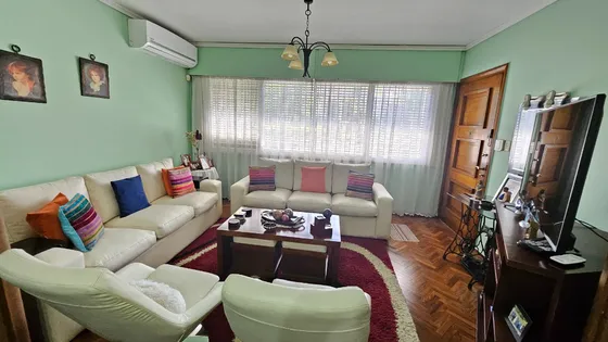 Casablanca - Casa En Reyes A Pasos De Luis Alberto De Herrera