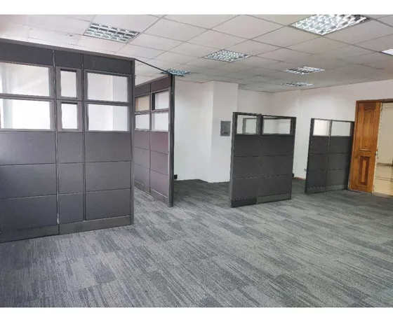 Oficina En Arriendo, Edificio Comercial Santa Bárbara, Bogotá