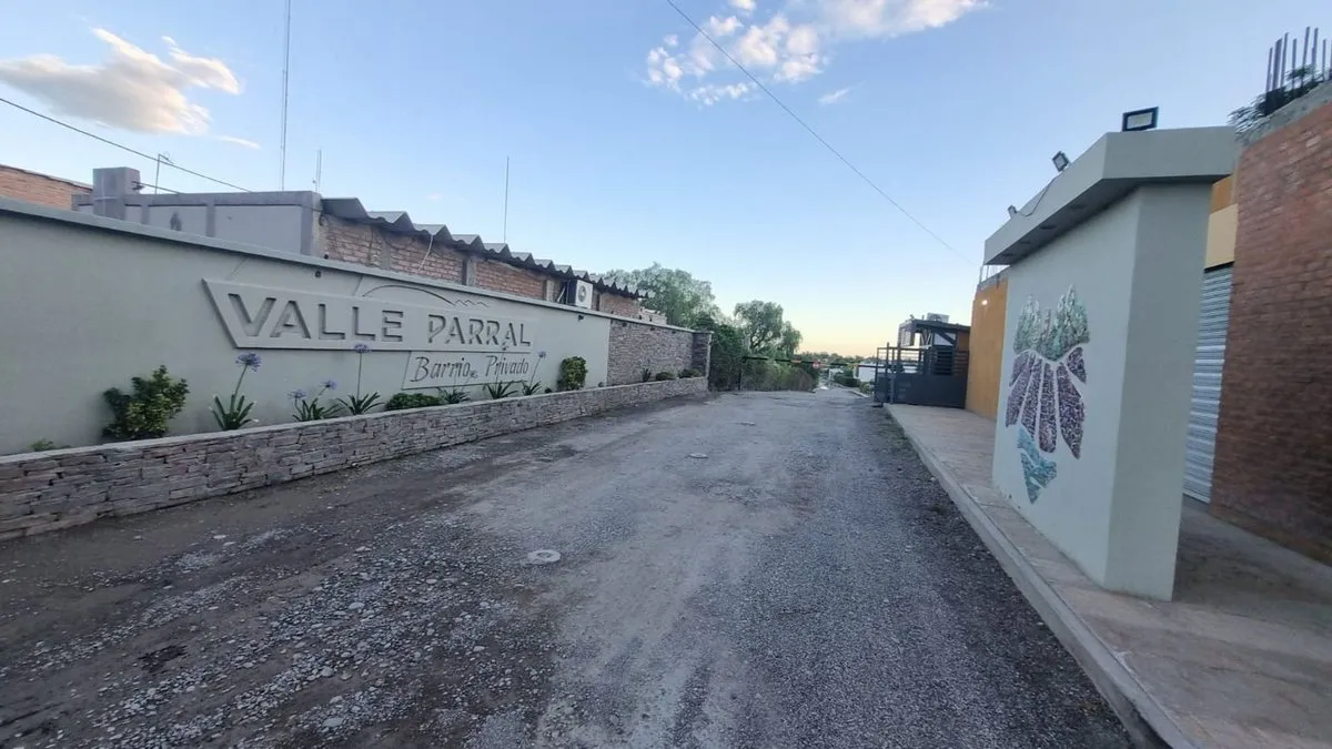 702 m² Lot. Private Neighborhood Valle Parral. Marquesado