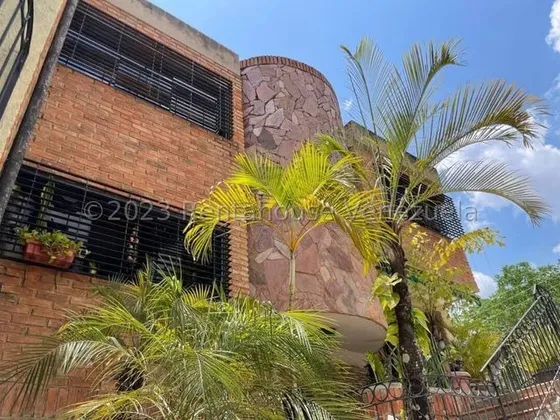 Townhouse En Venta En Las Chimeneas Valencia Carabobo Calle Cerrada Tanque De Agua 