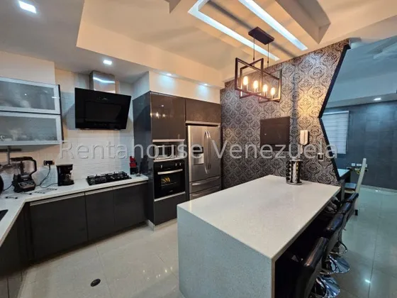 Townhouse En Venta Urb Barrio Sucre Maracay 25-5277 Apd