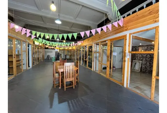 Casa Amplia Con Galería Comercial