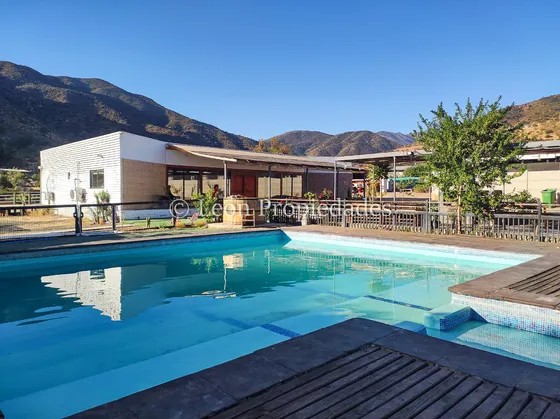 Se Vende Parcela De 5000m2 Con 2 Casas En Curacaví.