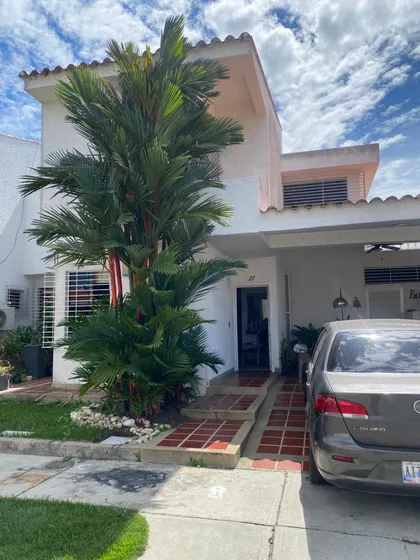 (hl28) Alquilo Town House En El Trigal Norte En Res Las Clavellinas