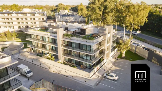 Departamento En Venta En Complejo 3300 Cabral Canning