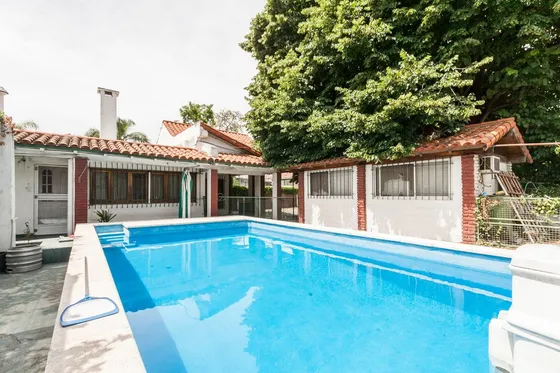 Venta Casa 5 Ambientes En Turdera S/ Lote 1000m2