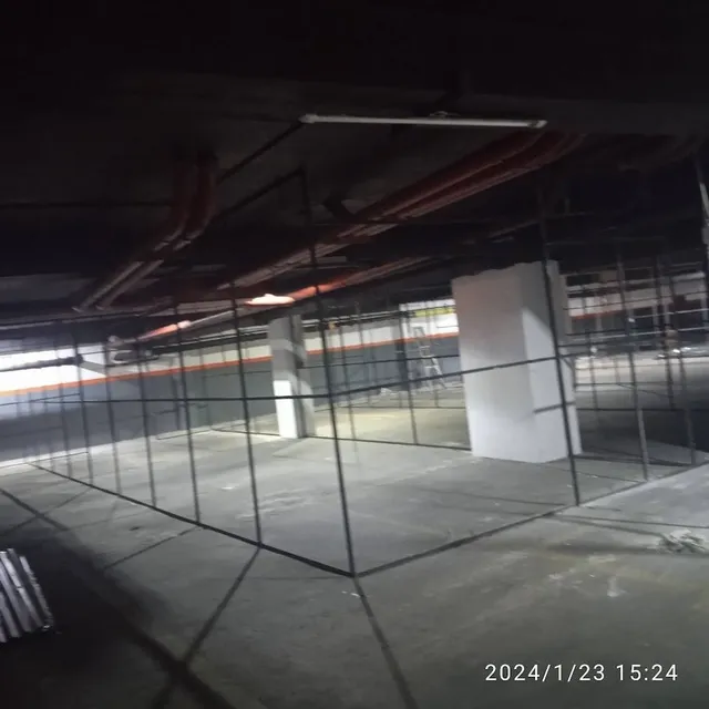 Venta De Amplio Galpón En Los Ruices. (r.o)