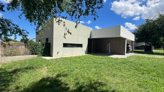 Venta De Casa En  La Arbolada Hollywood, 3 Dormitorios