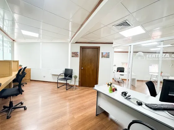 Oficina Moderna Y Espaciosa En Una Ubicación Privilegiada