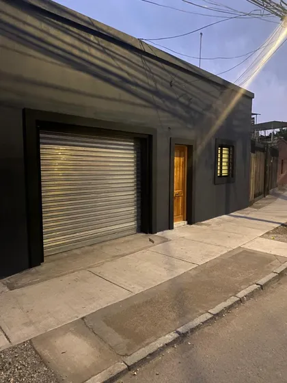 Casa Remodelada Con Patio Y Local Comercial