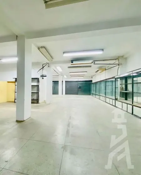 El Faro Bienes Raíces Ofrece En Venta Local Comercial Dúplex, En La Ciudad De Puerto La Cruz, En Plena Calle Libertad A Pocos Metros De Plaza Bolívar, Cuenta Con Un Área Total De 587mts2 Distribuidos: