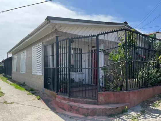  Acogedora Y Amplia Casa Familiar En El Corazón De Coronel 