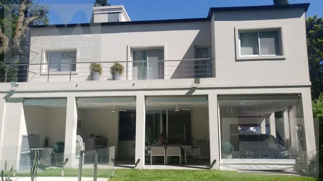 Casa Moderna En Venta Country  Banco Provincia De Bs. As.