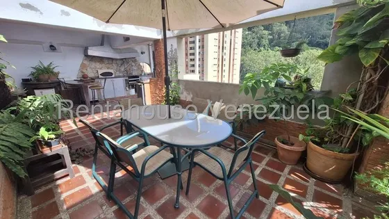 Jg Cod Flex 25-9474 Se Vende Bello Actualizado Y Espacioso Apartamento Ph De 233 Mts En El Cigarral Negociable