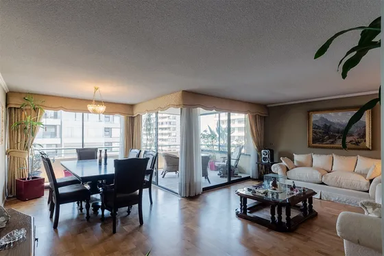 Amplio Departamento En Venta, De 3 Dormitorios En Las Condes