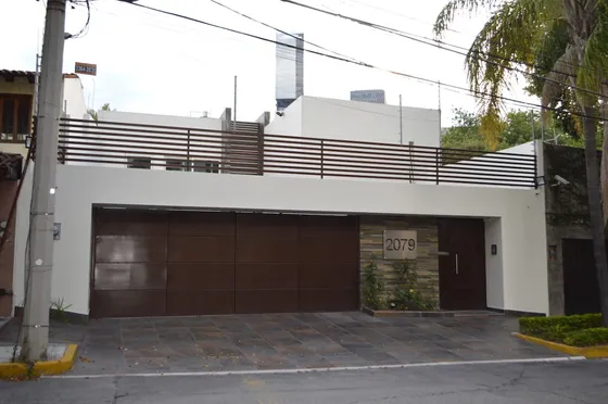 Ubicadísima Residencia En Country Club