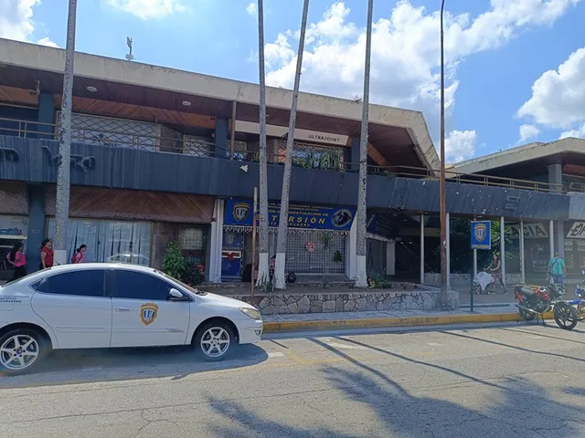 Consultorio Odontológico En C.c. Caribbean Plaza. Pll-371