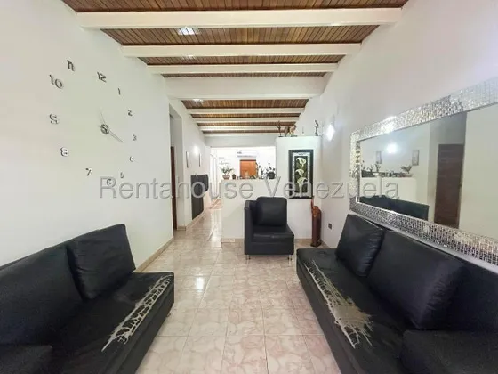 María Martínez Vende Hermosa Y Acogedora Casa En Cabudare, Fácil Acceso Al Transporte Público, Tanque Aéreo, Áreas Verdes, Parque Infantil, Vigilancia 24/7. 