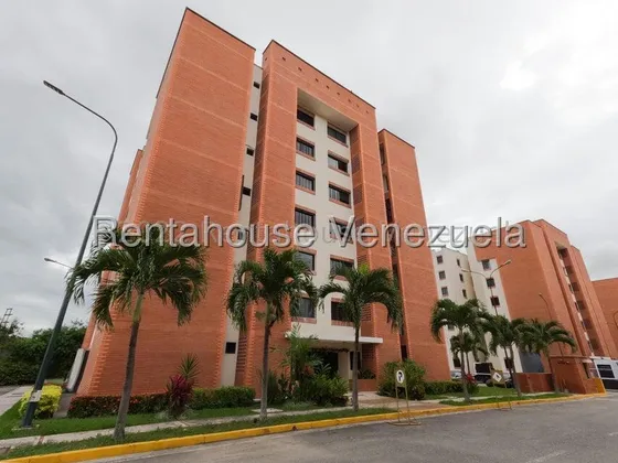 Génesis Giménez Vende Amplio Y Cómodo Apartamento Ubicado Uno De Los Conjuntos Mas Cotizados Del Este De Barquisimeto, Áreas Verdes, Parque Infantil, Vigilancia 24/7, Cocina Equipada, Planta Eléctrica