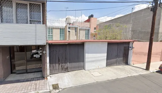 Casa En Venta, Playa Regatas, Reforma Iztaccíhuatl, Iztacalco, Remate Bancario.