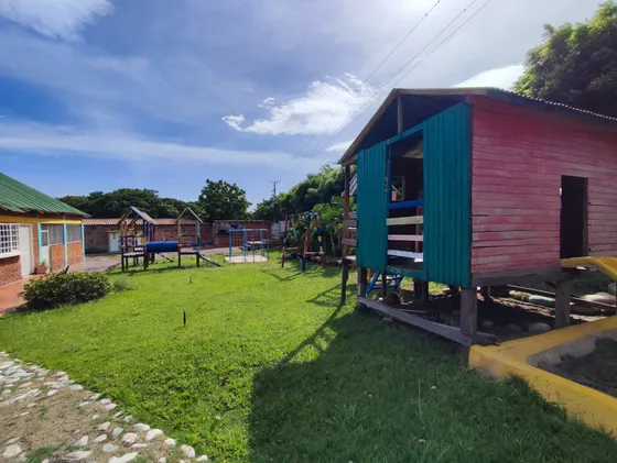 Casalote En Venta En Via Portico. Cod V29428
